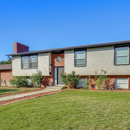 Centrally Located Escape in Midvale w/ Yard!
