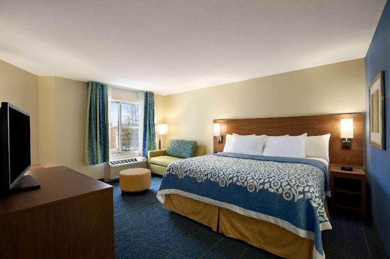 Days Inn & Suites by Wyndham Altoona