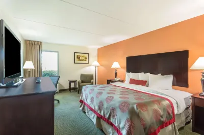 Ramada by Wyndham Luling Các khách sạn ở Laplace
