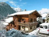 Le Petit Savoyard Hotels near Linga Ski Shop