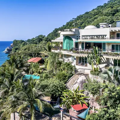 Luxury Beach Frontage Villa with Amazing Views for Rent Hotels near Boca de Tomatlán