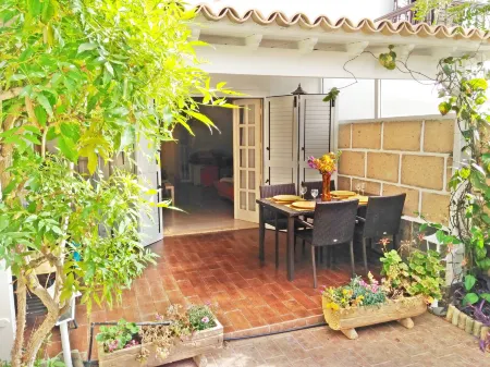 Casa Sarita - Exclusive Retreat in the Sun-Drenched South of Tenerife