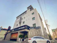 Jinju Hotel Coco Отели в г. Чинджу