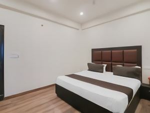 OYO 79165 Collection O Hotel Grand Ansal