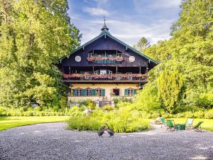 Villa Zollhaus Bed & Breakfast