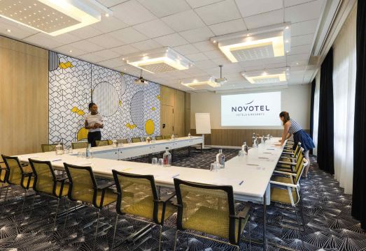 노보텔 파리 상트르 가르 몽파르나스 외관