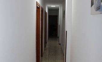 Room in Lodge - Room Rental in Central Flat in Puerto Del Rosario