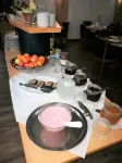 Hotel Near by - Desayuno