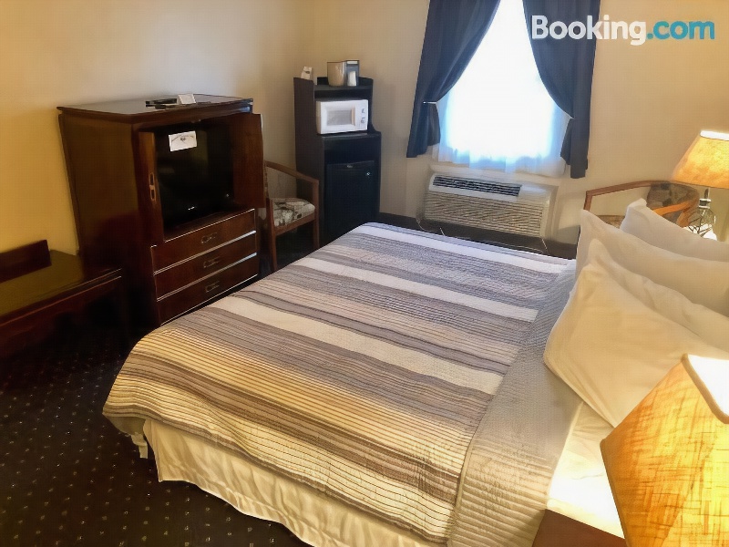 Bicentennial Inn