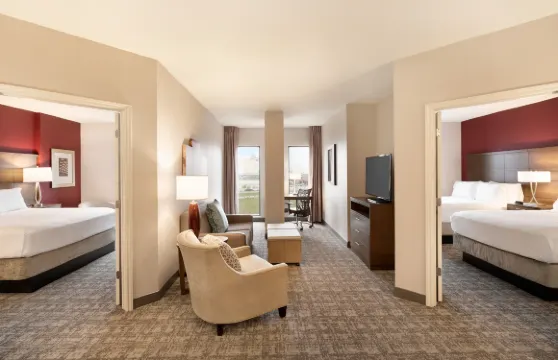 Staybridge Suites 市中心日落站