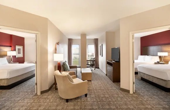 Staybridge Suites 市中心日落站