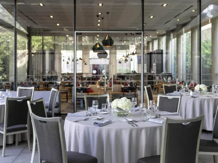 Novotel Santiago Las Condes Отели рядом с достопримечательностью «Iglesia Viña Las Condes»