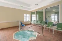 La Quinta Inn & Suites by Wyndham Latham Albany Airport Hotels in Troy
