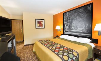 Super 8 by Wyndham Clive IA