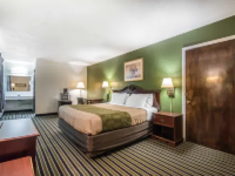 Econo Lodge Hotels in Windham County