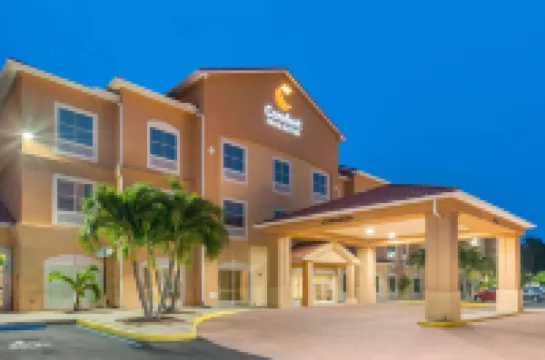 Comfort Inn & Suites Airport Hotels in Fort Myers