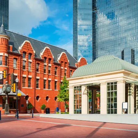 Kimpton HARPER HOTEL by IHG Отели рядом с достопримечательностью «Бар Billy Bob's Texas»