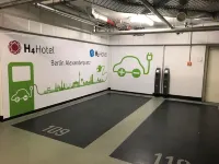 H2 Hotel Berlin Alexanderplatz - Parkplatz
