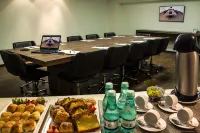 BH Raja Hotel - Parkplatz