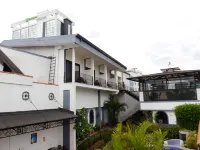 Hotel Santo Tomas / Historical Property Hotels near San José Central Market