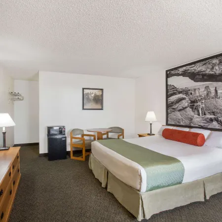 Super 8 by Wyndham Salina/Scenic Hills Area