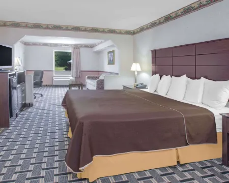 Days Inn & Suites by Wyndham Pine Bluff Hotels in Pine Bluff