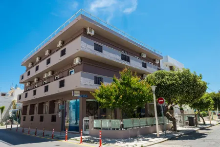 Olympia Hotel Отели рядом с достопримечательностью «Lambi beach»