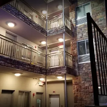 Rodeway Inn Near JFK Airport Отели рядом с достопримечательностью «Железнодорожная станция JFK Air Train»