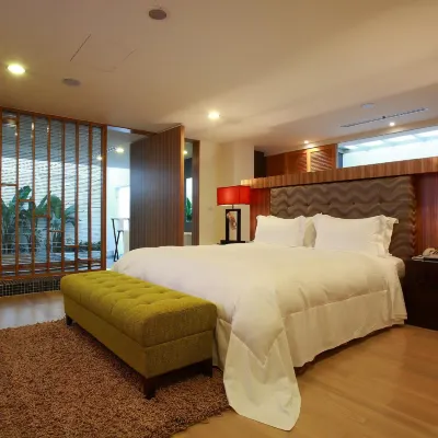 Elan-Motel Hotels near Jimi Square - Yilan Station