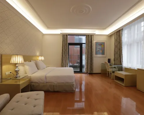 Chasse Boutique Hotel Hotels near BOX