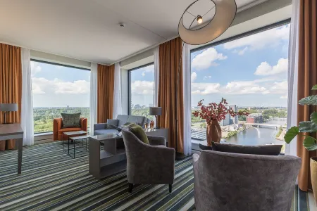 Leonardo Royal Hotel Amsterdam Отели рядом с достопримечательностью «Dageraad Complex»