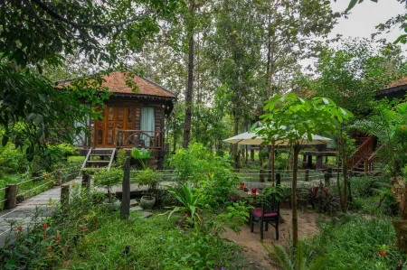 Bong Thom Forest Lodge Отели рядом с достопримечательностью «Land Mine Meum»