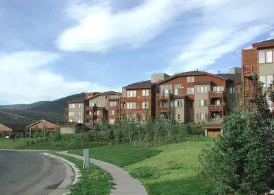 Crestview Condominiums by All Seasons Resort Lodging Hotel a Summit Park