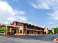 Econo Lodge Inn & Suites I-35 at Shawnee Mission Hotels in Overland Park