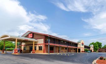 Econo Lodge Inn & Suites I-35 at Shawnee Mission
