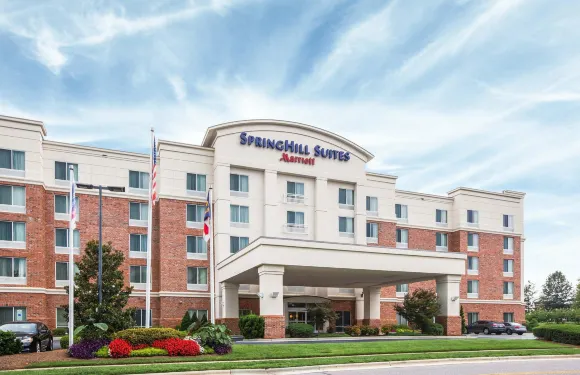 夏洛特諾曼湖/莫爾斯威爾 SpringHill Suites 酒店