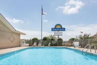 Days Inn by Wyndham Lonoke - Motels
