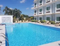 Microtel by Wyndham South Forbes Near Nuvali - Pools