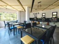 Rold and Roub Home Suites by Cocotel - parking