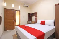 RedDoorz Near Hartono Mall 3 Các khách sạn ở Depok