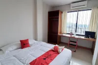RedDoorz Plus @ Bitung City Center Hotels near Lembeh Island