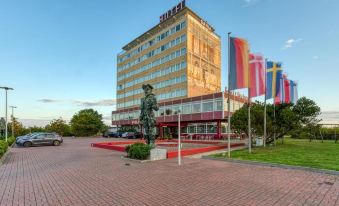 FF&E Hotel Dania - Housity