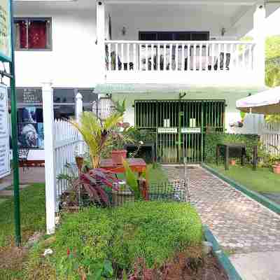 Les Forbans Self Catering Boutique Apartment Hotel Exterior