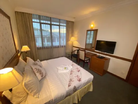 Grand City Hotel Hotels near Gadong Night Market