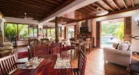 DeVos - the Private Residence Hotels in Komave