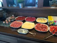 Toboso Apar - Turis - breakfast