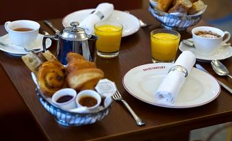 3. Hotel Ro..