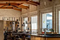 Golden Crown Hotel - ที่มีบาร์