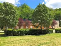 Logis Hôtel les Tilleuls Hotels near Meillant castle
