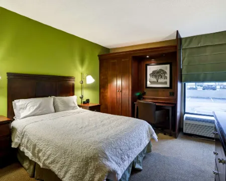 ハンプトン イン モーガンタウン モーガンタウンのホテル